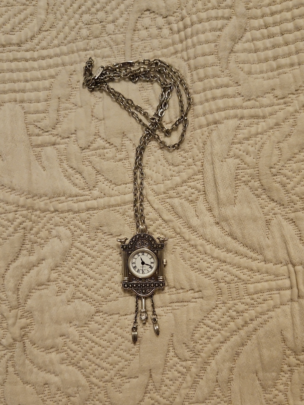 Vintage Avon Clock/Pin Pendant - Picture 2 of 9